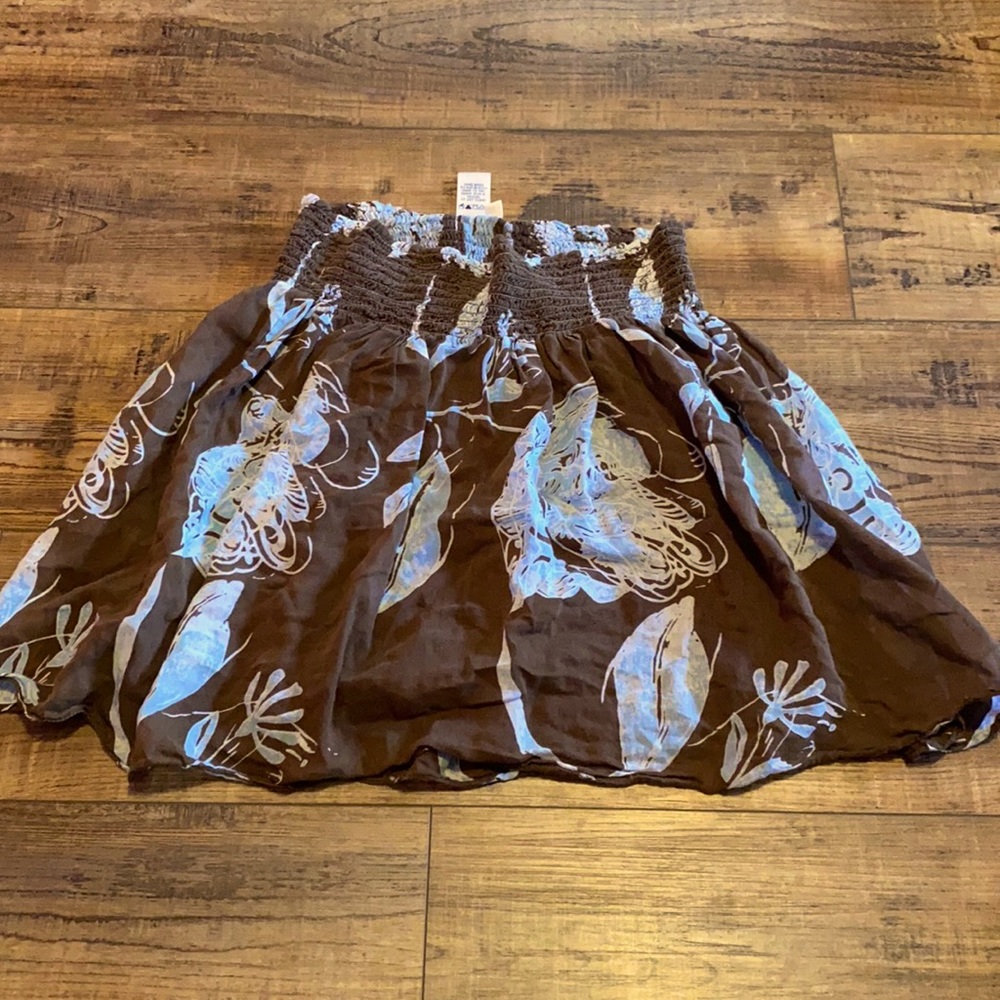 Sz. Small brown and blue skirt!